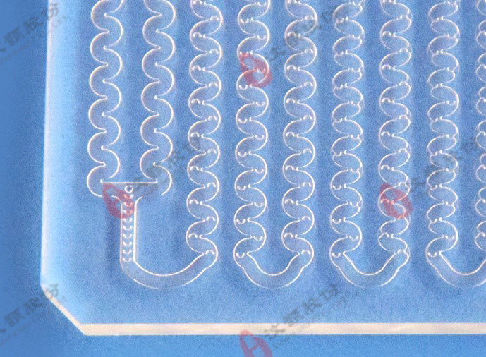 新的鍵合技術(shù)助力微流控芯片生產(chǎn)規(guī)?；? vspace=
