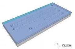 具有高寬高比微通道，采用玻璃基輸入輸出端口的硅基微流控芯片