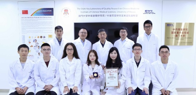澳門大學(xué)“創(chuàng)新中藥系列產(chǎn)品”研發(fā)團隊